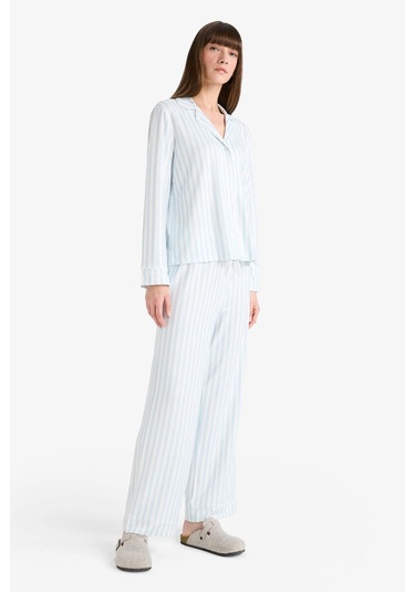 Defacto Pijama Takımı Regular Fit Çizgili Uzun Kollu Üst Uzun Alt-fall İn Love G2395ax25aube772 Mavi Defacto Pijama Takımı Regular Fit Çizgili Uzun Kollu Üst Uzun Alt-fall İn Love G2395ax25aube772 Mavi
