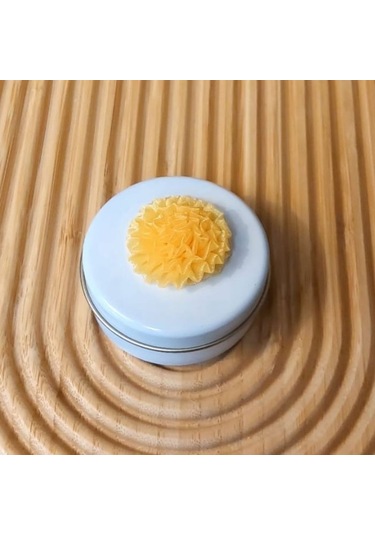 Uretti - Ayşe 7362 0535 El Yapımı Bitkisel Kokulu Metal Kutuda Mum - 3 X 7 Cm Beyaz