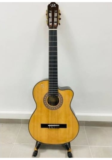 Puka R-916C Sedir Kapak Kesik Kasa Tam Boy Klasik Gitar