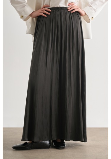 Mizalle Gri Kırışık Görünümlü Saten Maksi Etek Koyu Gri