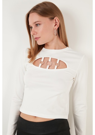 Lela Slim Fit Bisiklet Yaka Önü Pencereli Crop Bayan Bluz 5865399 Beyaz