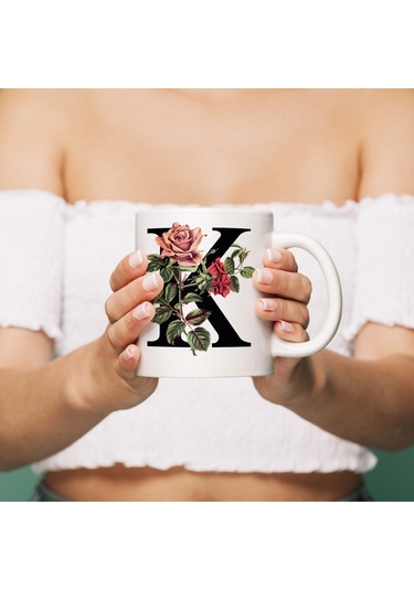 K Baş Harf Kırmızı Güller İle Sarılı Bardak 330 Ml Kişiye Özel Çiçekli Hediye Beyaz