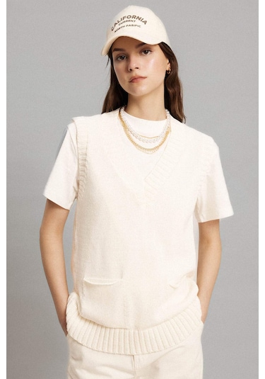 Defacto Regular Fit V Yaka Triko Süveter B8371AX24SPER133 Ekru