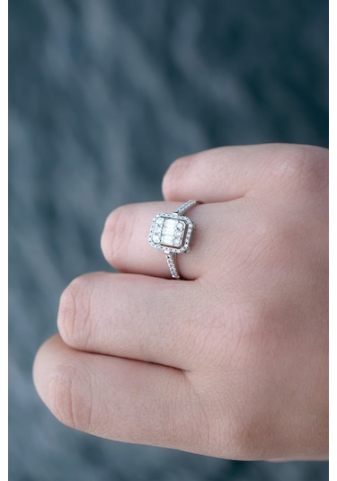 Modern Tasarım 0.80 Ct Baget Kare Tektaş Yüzük
