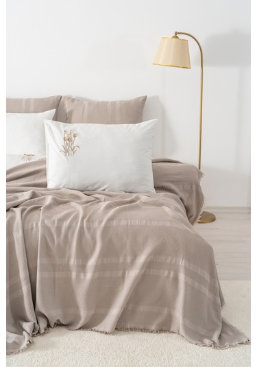 Amara Vizon Nakışlı Çift Kişilik %100 Pamuklu Nevresimli Pike Seti - 7 Parça Çeyiz Seti Vizon