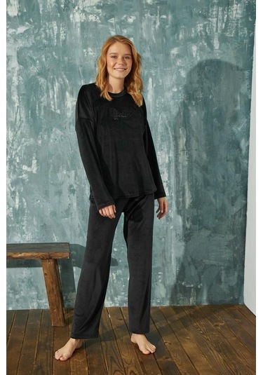 Kadın 13111-5 Önü Yazılı Kadife Pijama Takımı Siyah-siyah 36911 - 1 Siyah