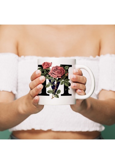 M Baş Harf Kırmızı Güller İle Sarılı Bardak 330 Ml Kişiye Özel Çiçekli Hediye Beyaz