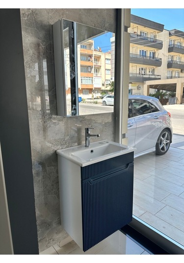 Banyo Dolabı Aynalı Cnc İşlemeli Membran Kapaklı 55 Cm Mavi