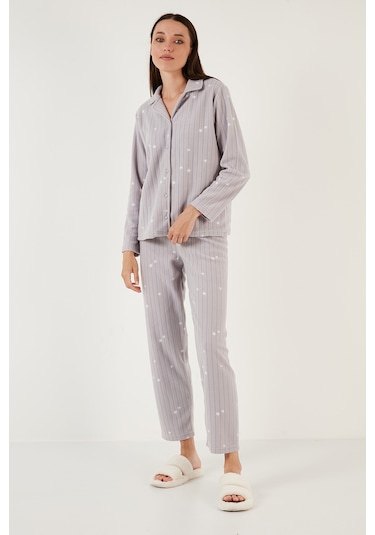 Lela Regular Fit Gömlek Yaka Önden Düğmeli Polar Bayan Pijama Takımı 6571009W4 Gri Lela Regular Fit Gömlek Yaka Önden Düğmeli Polar Bayan Pijama Takımı 6571009W4 Gri