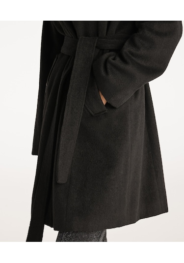 Yargıcı Kapüşon Detaylı Palto Siyah