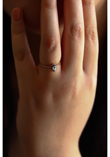 Semiz Altın 0.08 Karat Damla Elmas Yüzük