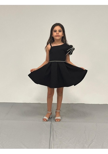 Kız Çocuk Abiye Siyah Kısa Tek Omuz Gül Detaylı Krep Kumaş Abiye Elbise 5-10 Yaş Siyah