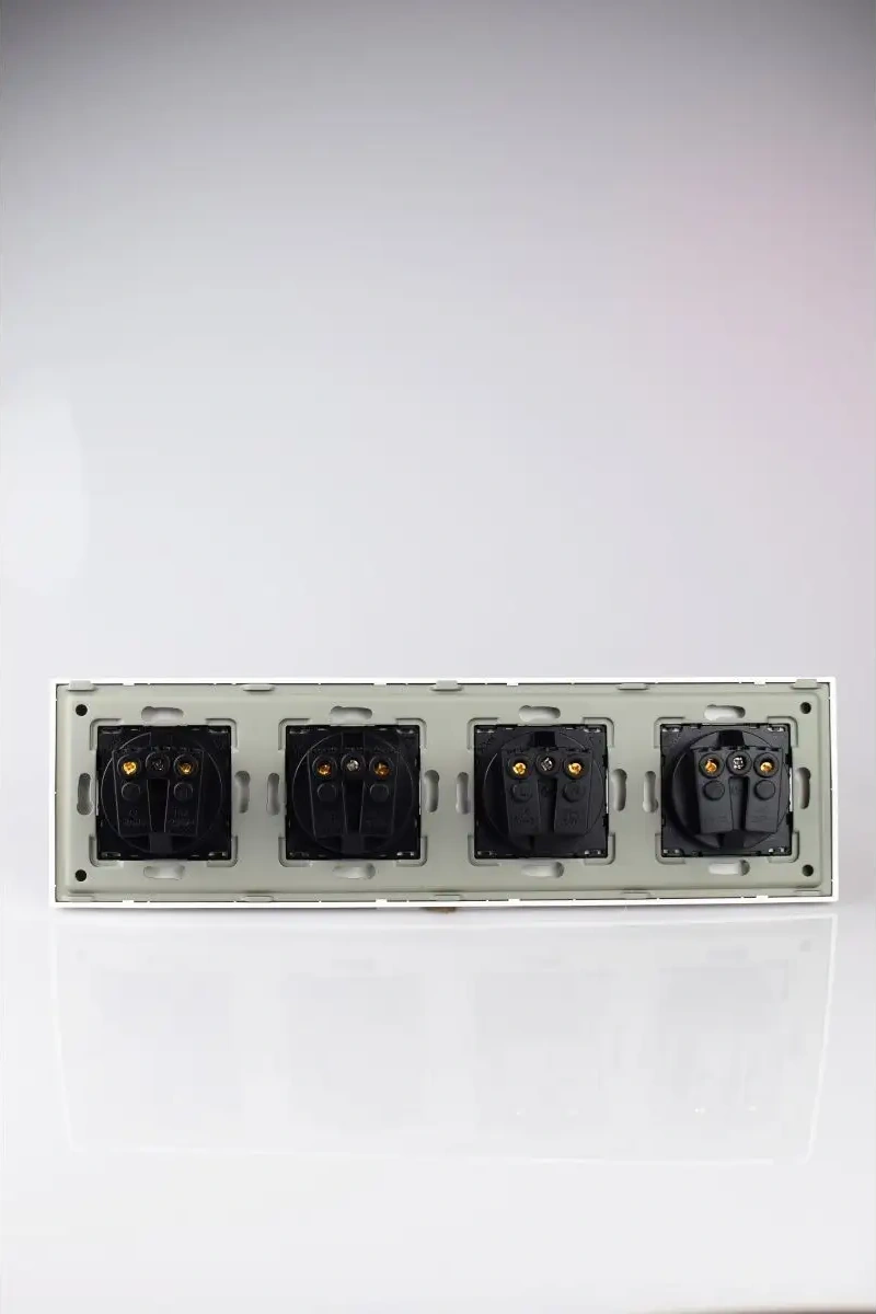 Vo'stabl Emniyet Kilidi Ve Topraklamalı Beyaz Dört Yuvalı Priz 145902632 104