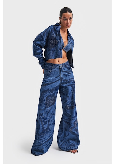 Kadın Mavi Renk Parlak Taş Detaylı Crop Fit Denim Ceket
