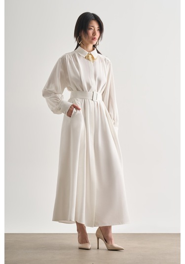 Mizalle Tencel Dokulu Pile Detaylı Kemerli Maksi Ekru Elbise Ekru