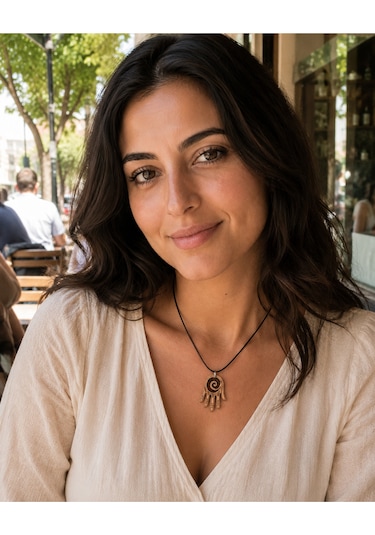 Spiral Hamsa Eli Ahşap Kolye 44x30 Mm - Siyah İpli Bohem Unisex 01 - Ekru