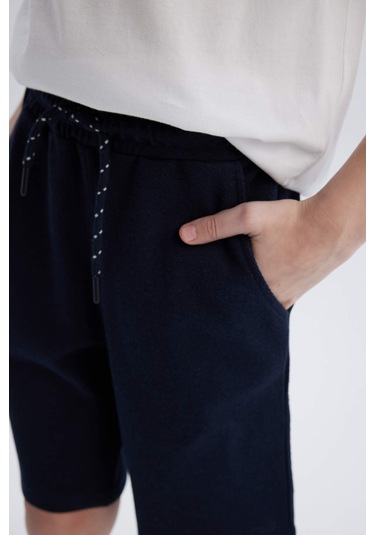 DeFacto Erkek Çocuk Beli Lastikli Pike Şort B5866A825SMNV135 DeFacto Erkek Çocuk Beli Lastikli Pike Şort B5866A825SMNV135