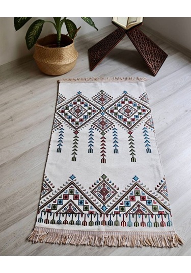 Çeyizlik Hediyelik Seccade Eşarp Tesbih Set Kilim Desenli Kadife Astarlı Seccade, Eşarp, Kristal Tesbih Özel Kutulu Lüks Hediye Seti Beyaz