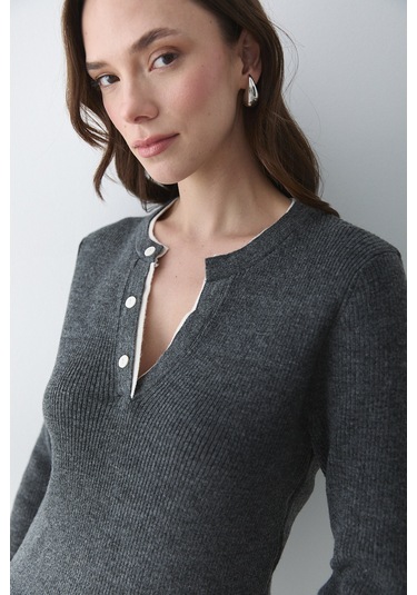 Antrasit - Krem 2 Patlı Düğmeli Kazak - 251023 Antrasit