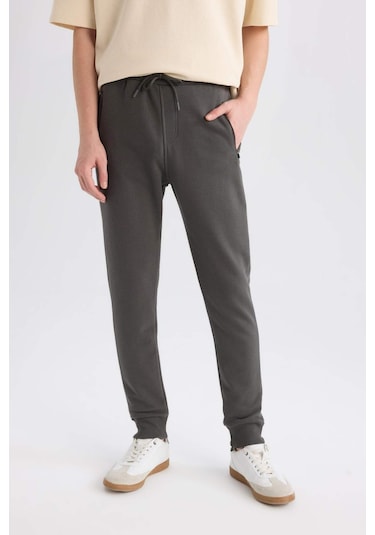 DeFacto Jogger Eşofman Altı Slim Fit Dar Kesim Beli Bağcıklı Lastikli Paça Fermuar Cepli A4387AX24AUAR227 DeFacto Jogger Eşofman Altı Slim Fit Dar Kesim Beli Bağcıklı Lastikli Paça Fermuar Cepli A4387AX24AUAR227