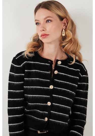 Lela Standart Fit Çizgili Yumuşak Dokulu Crop Triko Bayan Hırka 4615551 Siyah Lela Standart Fit Çizgili Yumuşak Dokulu Crop Triko Bayan Hırka 4615551 Siyah
