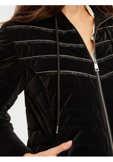 Zincir Şerit Detaylı Kadife Görünümlü Kapitone Mont 005 Us25kmt00510 Siyah