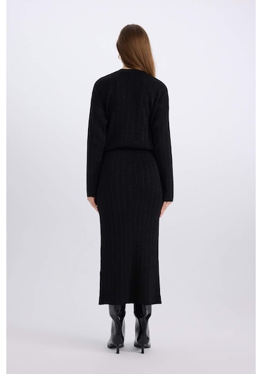 DeFacto Regular Fit Basic Düz Maxi Triko Etek E0936AX24WNBK81 Siyah DeFacto Regular Fit Basic Düz Maxi Triko Etek E0936AX24WNBK81 Siyah