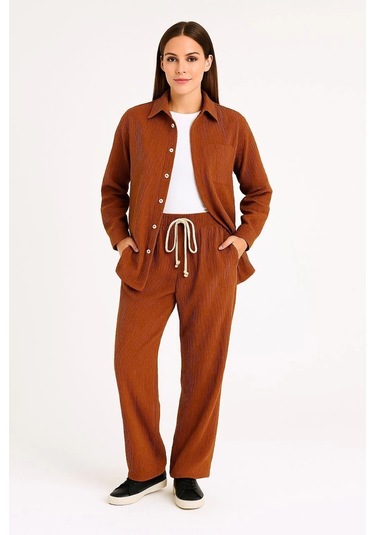 Kadın Kadife Oversize Takım - Gömlek Ve Pantolon İkili Set Füme Corduroy Şıklığı, Rahat Ve Zarif Duruş Yumuşak Dokulu Kadife Kumaş, Düğmeli Gömlek Üst Ve Lastikli Pantolon Alt Parça İle Gün Boyu Konfor- Kiremit Çok Renkli Kadın Kadife Oversize Takım - Gömlek Ve Pantolon İkili Set Füme Corduroy Şıklığı, Rahat Ve Zarif Duruş Yumuşak Dokulu Kadife Kumaş, Düğmeli Gömlek Üst Ve Lastikli Pantolon Alt Parça İle Gün Boyu Konfor- Kiremit Çok Renkli