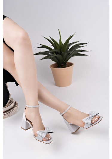 Topuklu Büyük Numara Bayan Saten Fiyonklu Tek Bant Ayakkabı Gümüş