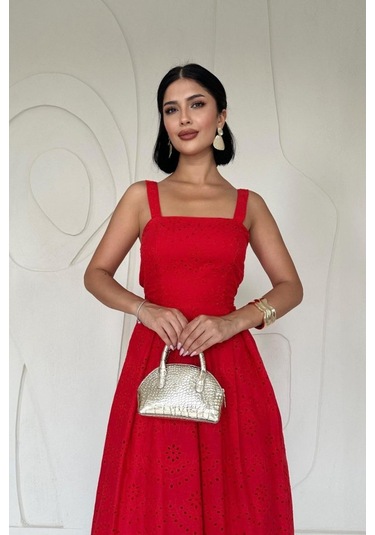 The İstanbul Kırmızı Askılı Aparatlı Brode Elbise Kırmızı