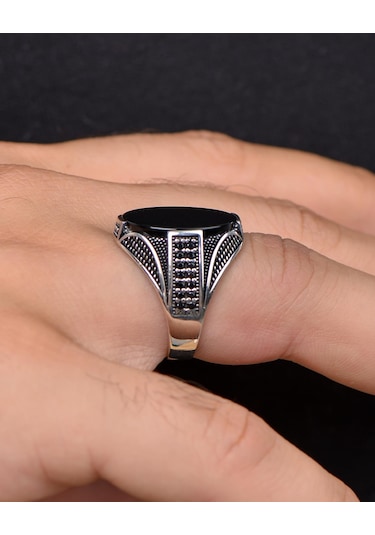 Oniks Taşlı Zirkon Taş Süslemeli 925 Ayar Gümüş Erkek Yüzüğü 800525