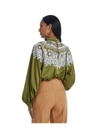 Kadın Yaka Büzgülü Desenli Bluz Salaş Kesim Ve Yüksek Yaka Detaylı Haki