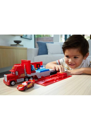 Cars Dönüştürülebilir Mack Oyun Set  Hdc75