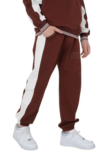 Erkek Çocuk Freedom Yazılı Beyaz Şerit Detaylı Kahverengi Renk Oversize Kalıp Eşofman Takımı Kahverengi