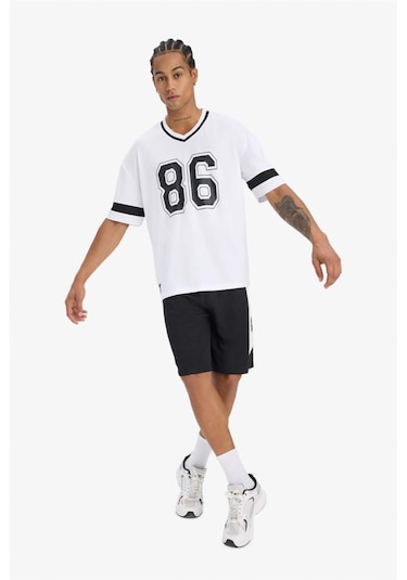 DeFactoFit Hızlı Kuruyan Standart Fit Sporcu Kısa Paça Şort E4127AX25SMBK81