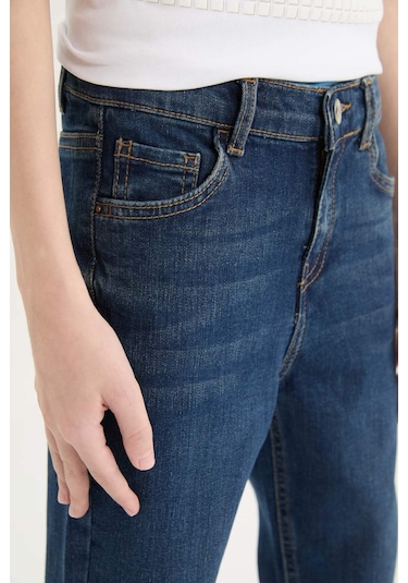 DeFacto Erkek Çocuk Slim Fit Dar Kesim Düz Paça Basic Düz Jean Pantolon D6649A825SMNM28 DeFacto Erkek Çocuk Slim Fit Dar Kesim Düz Paça Basic Düz Jean Pantolon D6649A825SMNM28