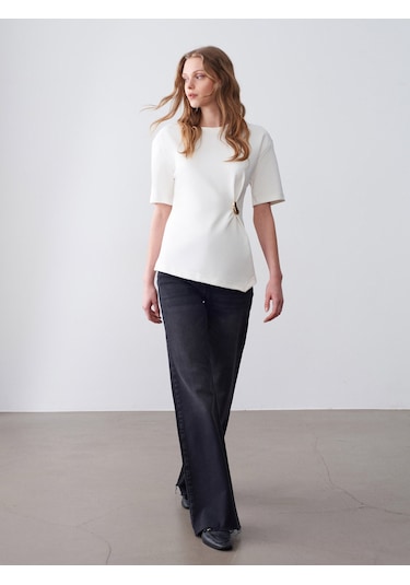 Dilvin 32445 Aksesuar Detaylı Basic T-shirt-ekru