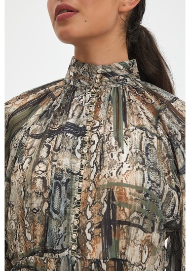 Kadın Uzun Elbise - Yılan Derisi Desenli, Balıkçı Yaka Ve Taşlı Düğme Detaylı, Şık Ve Modern Tasarım - Günlük Ve Özel Kullanım İçin Elbise Yeşil