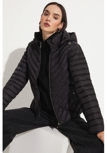 June Elyaf Dolgulu Kapüşonlu Mont Siyah 001