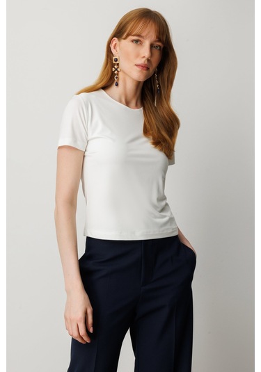 On Kadın Sıfır Yaka Kısa Kol Basic Bluz 61334 Ekru Ekru