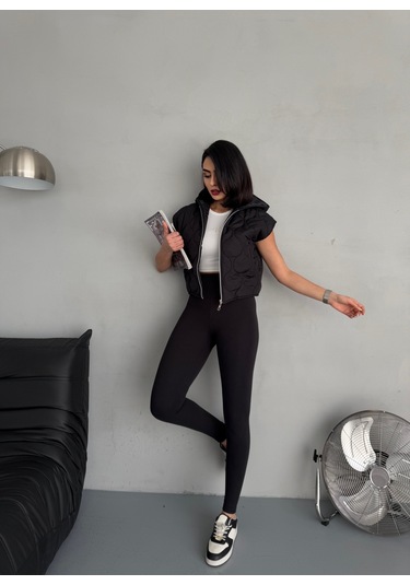 Kadın Cepli Kapitone Kapüşonlu Crop Yelek Siyah