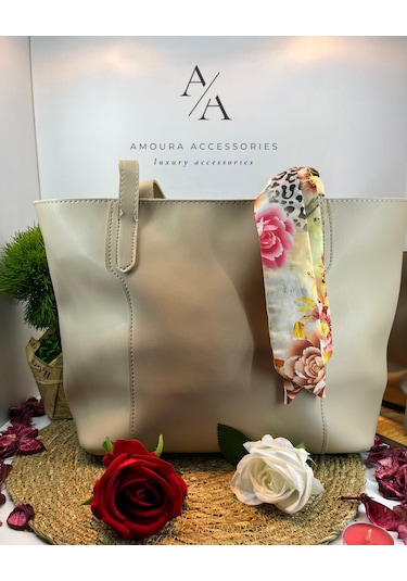 Lüks Tasarım Geniş Hacimli Omuz Çantası Ayıcık Detaylı Krem/beyaz