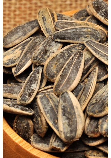 Ermiş Kuruyemiş Tuzlu Siyah Ay Çekirdeği Kavrulmuş 100 G
