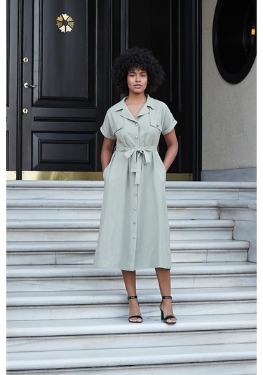 Kadın İpeksi Modal Kumaş Yakalı Düşük Omuzlu Apoletli Yan Cepli Kemerli Diz Altı Boy Uzun Elbise-açık Haki A.haki Kadın İpeksi Modal Kumaş Yakalı Düşük Omuzlu Apoletli Yan Cepli Kemerli Diz Altı Boy Uzun Elbise-açık Haki A.haki