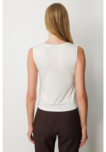 On Kadın Dilim Yaka Simli Bluz 61389 Ekru Ekru