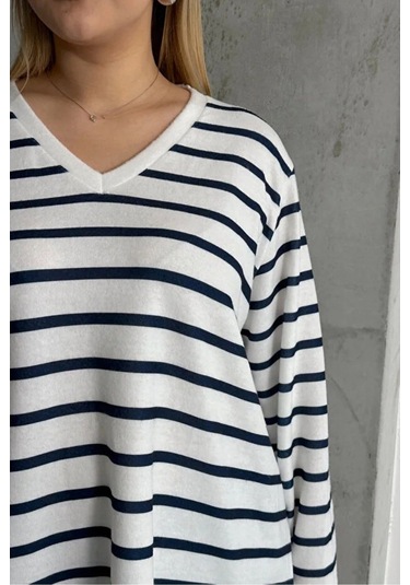 Kadın V Yaka Büyük Beden Oversize Kalıp Geniş Yırtmaçlı Çizgili Uzun Kol Curve Yumoş Bluz Beyaz