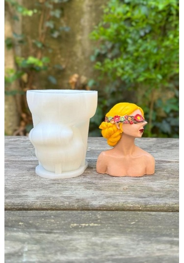 Juli Çiçekli Göz Bandı Takan Tekli Silikon Mum Kalıbı