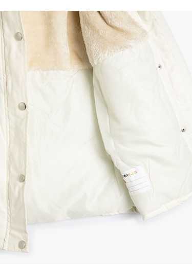 Koton Uzun Kaban İçi Suni Kürklü Kapüşonlu Fermuarlı Ve Rüzgar Kapaklı Çıtçıt Kapamalı Cepli Ekru 4wkg00008aw 4WKG00008AW010 Ekru Koton Uzun Kaban İçi Suni Kürklü Kapüşonlu Fermuarlı Ve Rüzgar Kapaklı Çıtçıt Kapamalı Cepli Ekru 4wkg00008aw 4WKG00008AW010 Ekru