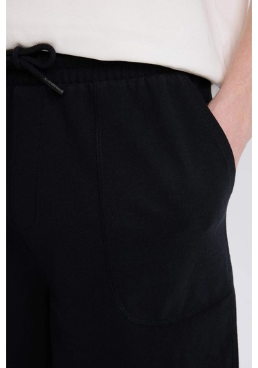 Defacto %100 Pamuk Slim Fit Dar Kesim Dar Paça Cepli Basic Düz Şort B8673ax25smbk81 Siyah Defacto %100 Pamuk Slim Fit Dar Kesim Dar Paça Cepli Basic Düz Şort B8673ax25smbk81 Siyah