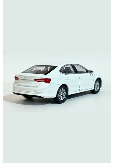 Beyaz 1:38 Ölçek Die Cast Kapıları Açılır Lisanslı Skoda Octavia Metal Model Araba Çok Renkli